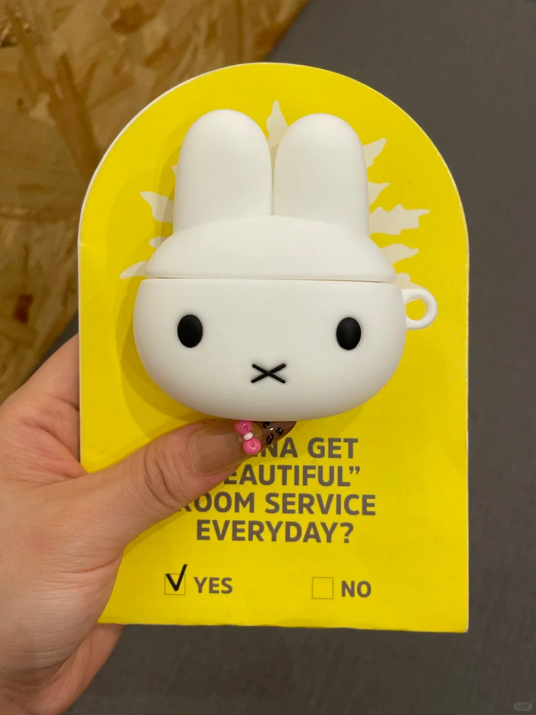 Miffy Rabbit Protective Airpod - đánh giá và giá Home Cinema Apple